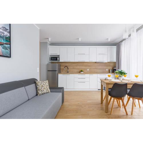 Seaside Apartment Rybacka with Parking by Noclegi Renters