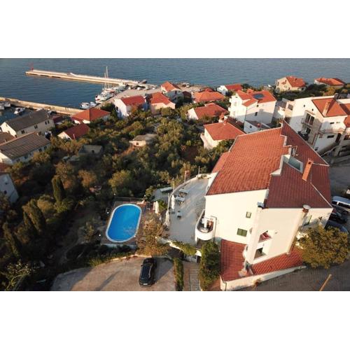 Seaside apartments with a swimming pool Kali, Ugljan - 14116