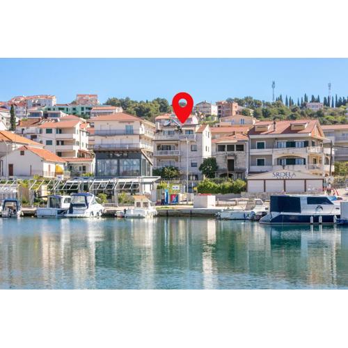 Seaside apartments with a swimming pool Okrug Gornji, Ciovo - 11374