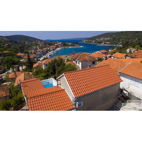 Seaside family friendly house with a swimming pool Drvenik Veliki, Drvenik - 22085