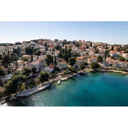 Seaside family friendly house with a swimming pool Rogoznica - 21120