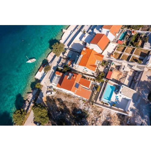 Seaside family friendly house with a swimming pool Sparadici, Sibenik - 24200