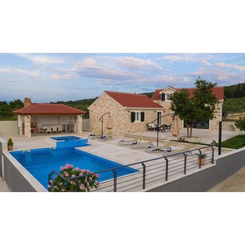 Seaside family friendly house with a swimming pool Supetar, Brac - 23114