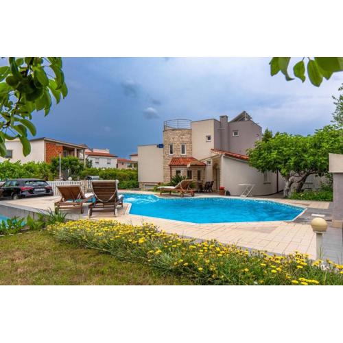Seaside family friendly house with a swimming pool Vir - 21522