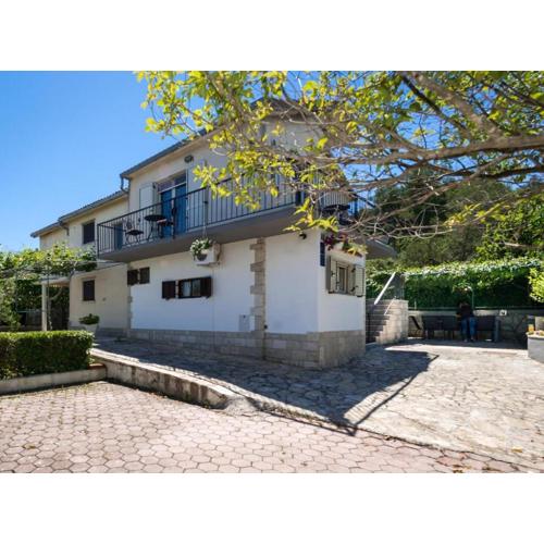 Seaside Getaway Holiday Home with Patio Slatine