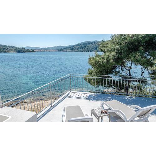 Seaside Holiday Home Ema