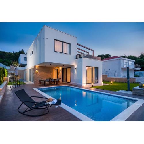 Seaside luxury villa with a swimming pool Okrug Gornji, Ciovo - 24340