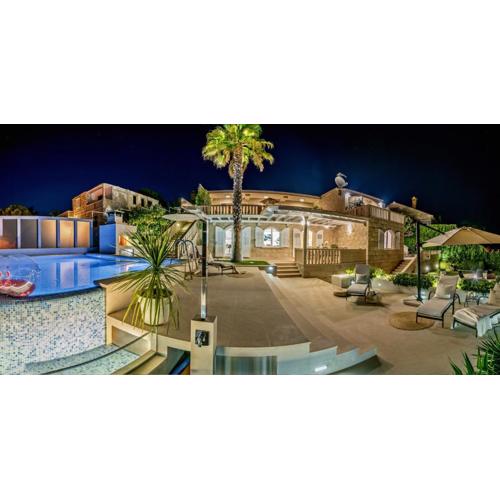 Seaside luxury villa with a swimming pool Puntinak, Brac - 2964