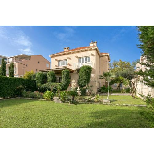 Seaside luxury villa with a swimming pool Split - 23559
