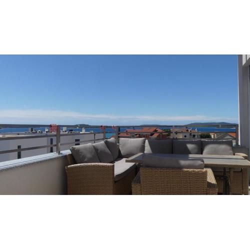 Seaside Serenity - Elegant Apartment with Stunning Sea Views