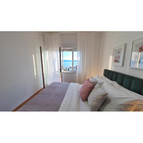 Seaview Apartment with Balcony and Terrace Barac