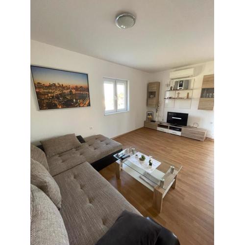 Seaview Apartments Lagetar