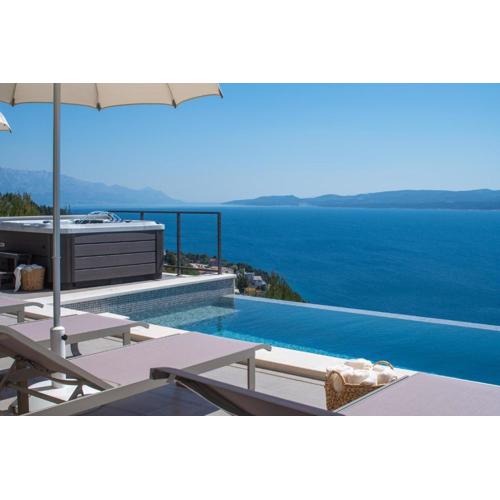 Seaview Villa Aria: Spectacular 3-bedroom Retreat