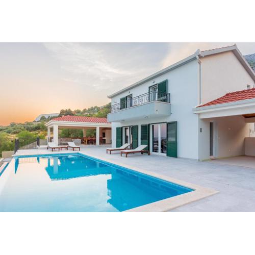Secluded house - guaranteed privacy - heated pool