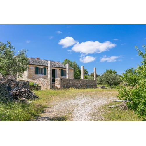 Secluded house with a parking space Supetar, Brac - 17330