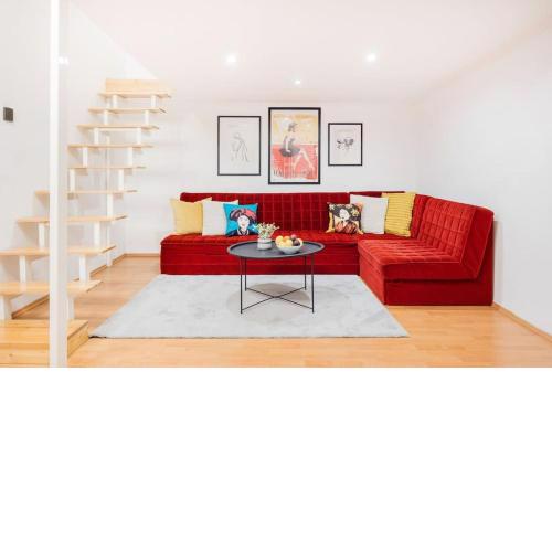 Secluded Spacious Oasis-Best Location in Downtown