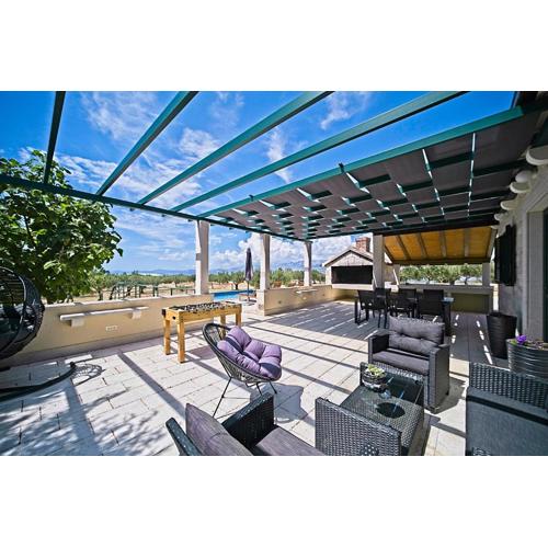 Secluded vacation house Bračuta with swimming pool