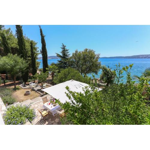 Secret Garden Barada Beach Apartment