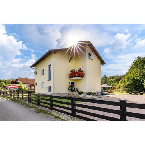 Selak Apartments