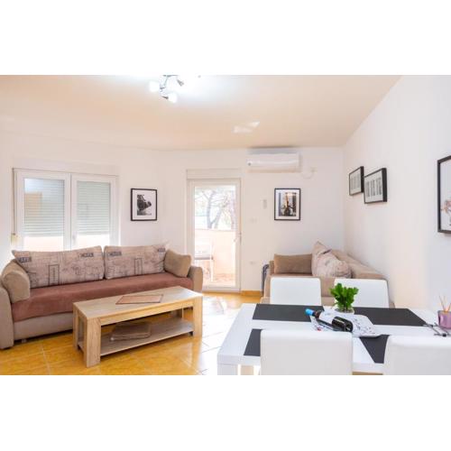 Senad - Apartment MALI - MPolo