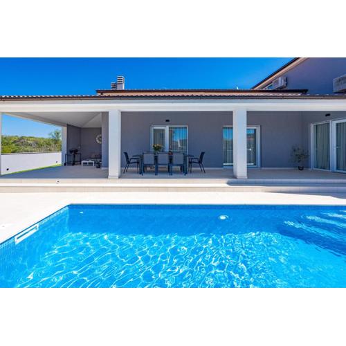 Serenity home Villa Tea with heated pyrolysis salt water
