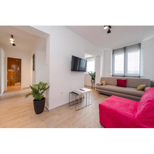 SEVEN APARTMAN