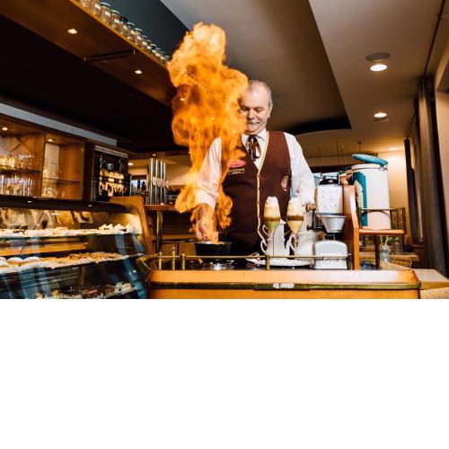 Simon - Hotel & Café