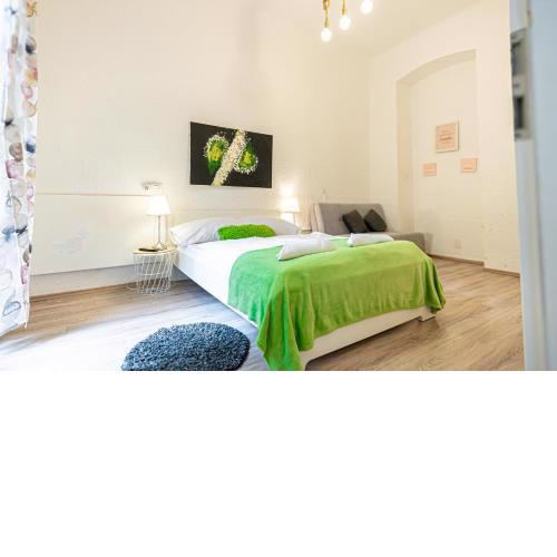 Simple Apt w full kitchen Wiener Stadthalle