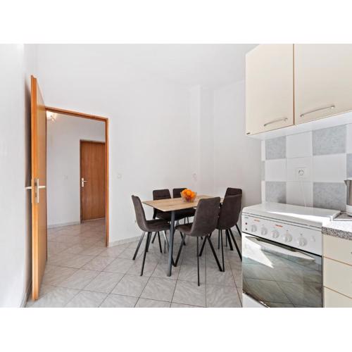 Simplistic Apartment in Vir with Garden