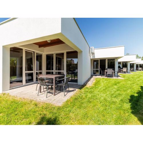 Single-storey holiday homes, pool, playground