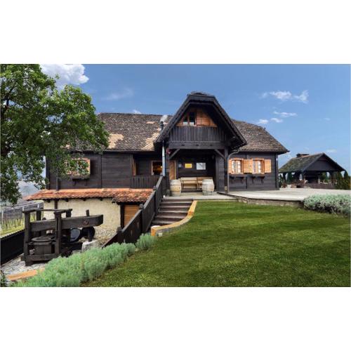 Six-Bedroom Holiday Home In Jastrebarsko
