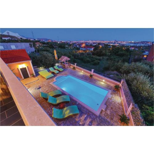 Six-Bedroom Holiday Home In Kastel Sucurac With Sea View