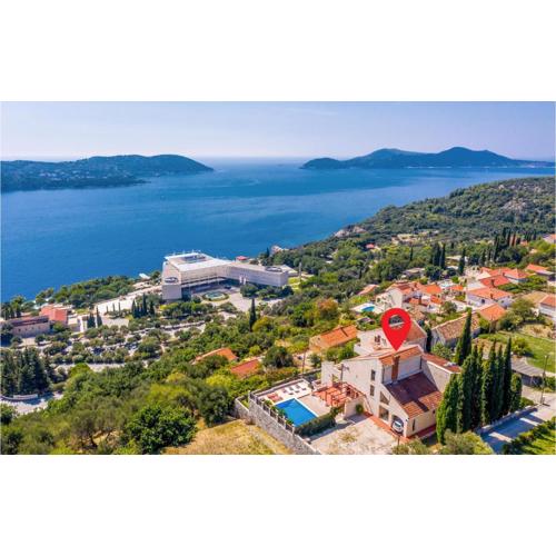 Six-Bedroom Holiday Home In Orasac