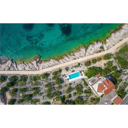 Six-Bedroom Holiday Home In Primosten
