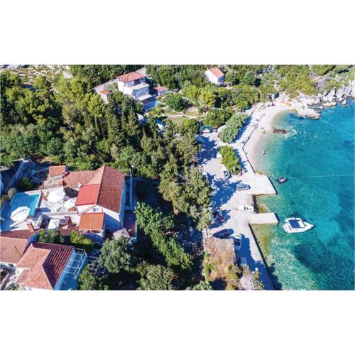 Six-Bedroom Holiday Home In Sipan