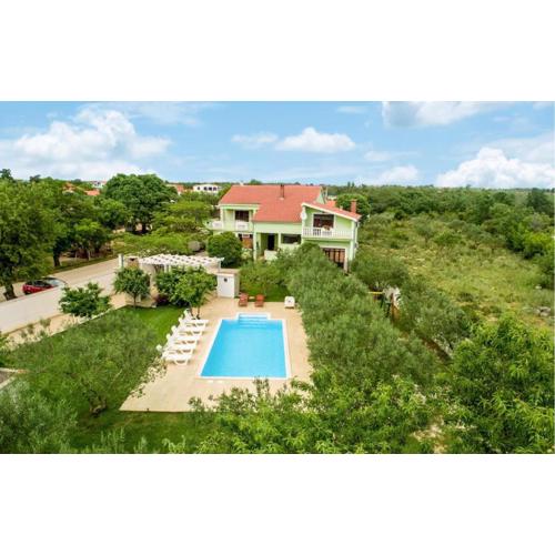 Six-Bedroom Holiday Home In Sv, Filip I Jakov
