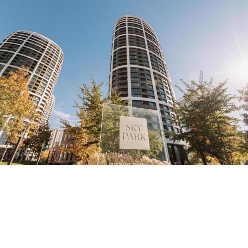 Skau White Residence in Sky Park 3 Tower 27 floor Panoramic View Free Parking
