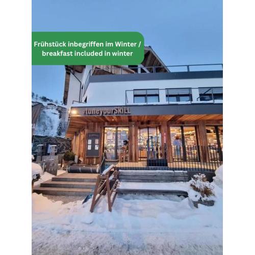 SKILL Mountain Lodge - Ski und Bike Hostel im Sommer mit JOKER CARD