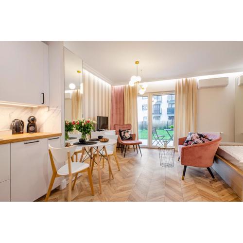SKY Home- Rose Apartament -Manufaktura, Bezpłatny Parking, Klima, Dostęp na KOD