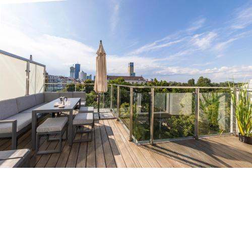 SkyLine Apartment mit Terrasse close to Lakes