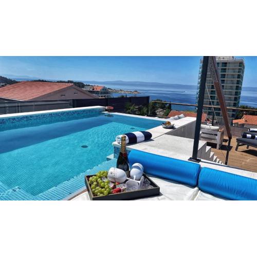 Skypool Suite 77 with private pool