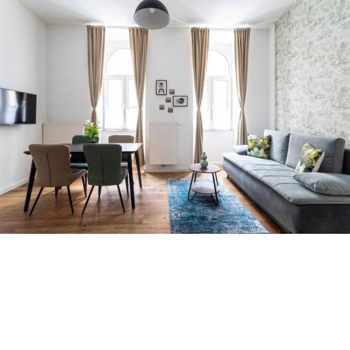 Sleek 1BR Flat Near Center by HM