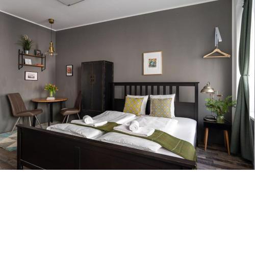 Sleek Studio by City Center by HM
