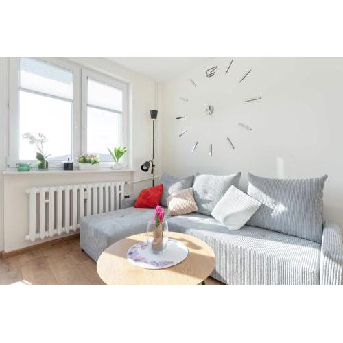 Słoneczny Apartament z Pięknym Widokiem, Balkon & Parking by Noclegi Renters