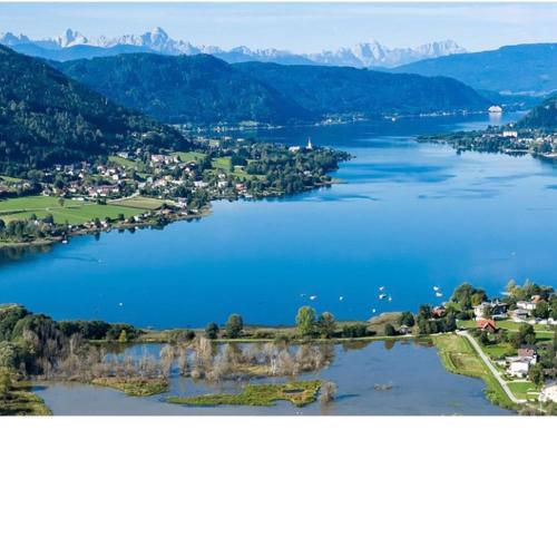 Small holiday home in Bodensdorf near the lake