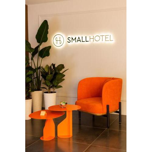 SMALL HOTEL