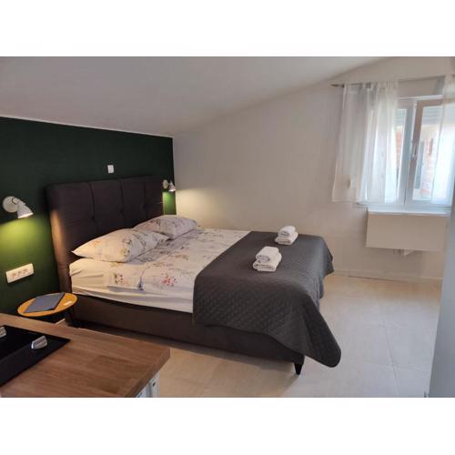 Small studio for 2 with free parking