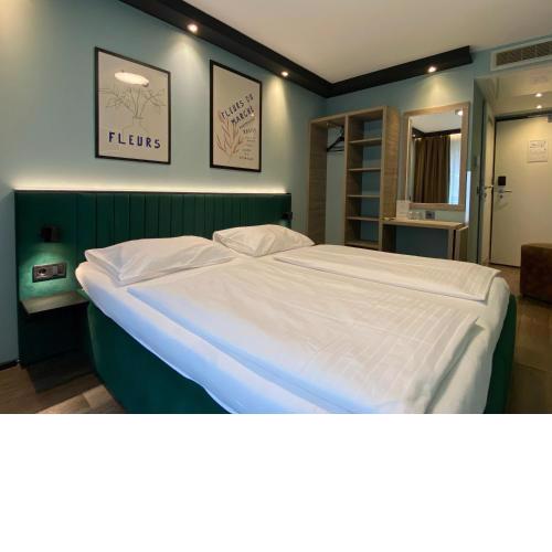Smart Hotel Schönbrunn with free parking