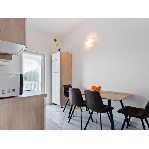 Snug Apartment in Vir with Sea Beach Nearby