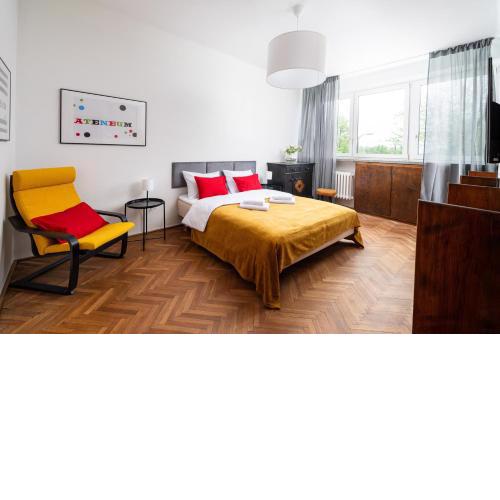 Solec by the River Apartment